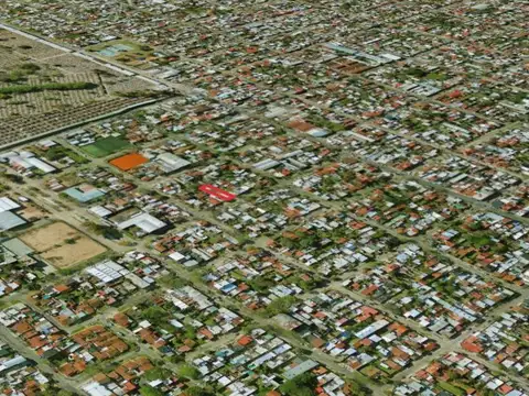 Terreno de 410m2 con casa y galpones en Villa Centenario