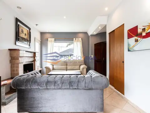 Casa en Alquiler con 2 cocheras