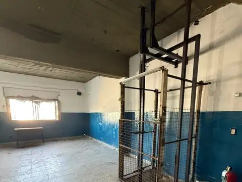 Galpón en alquiler de 380m2 ubicado en Lomas del Mirador