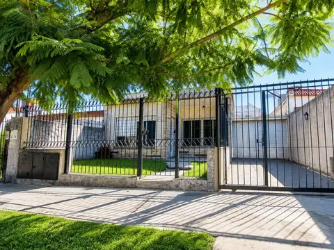 PH 3 AMBIENTES PLANTA BAJA CON COCHERAS ESCUCHA OFERTA
