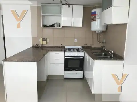 Juan Larrea e/ Manuel Castro y Avenida Yrigoyen