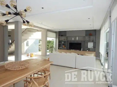 Casa en Venta en Berazategui, USD 530.000