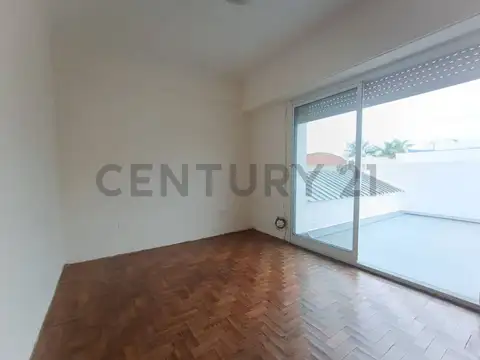 Venta Departamento 2 Ambientes por escalera - Patio -Sin Expensas en Beccar