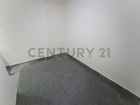 Venta Departamento 2 Ambientes por escalera - Patio -Sin Expensas en Beccar
