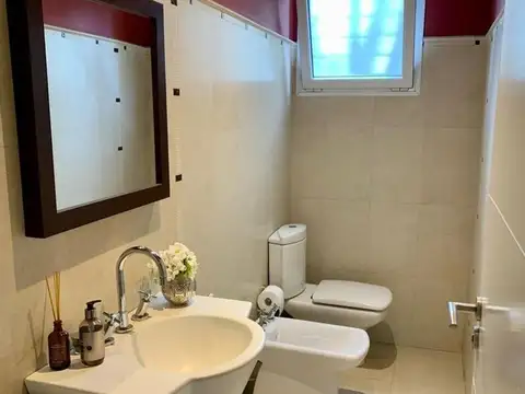 Casa en Venta con 6 cocheras