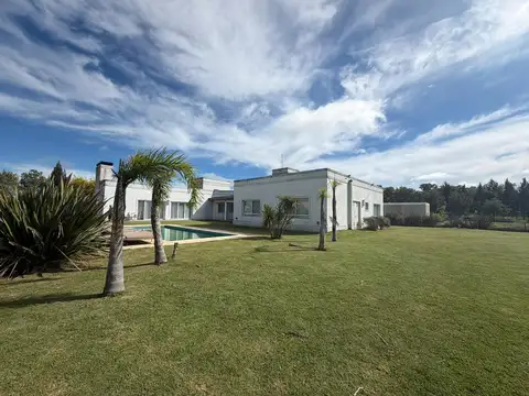 Casa en Venta con 2 cocheras