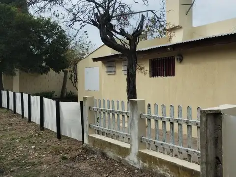 Casa en venta - 3 Dormitorios 2 Baños - San Clemente del Tuyú
