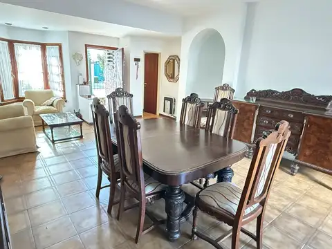 Casa 5 ambientes con 3 baños