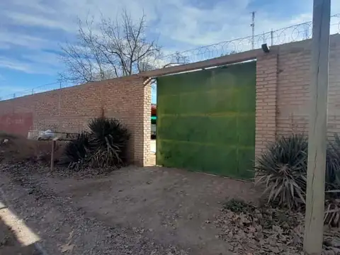 Venta de Casa con Galpón, Quincho y Pileta - 3.830 m2- Perdriel - Ruta 40 y 7