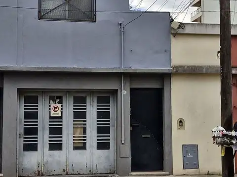 LANUSITA Venta departamento tipo casa 2 ambientes con patio