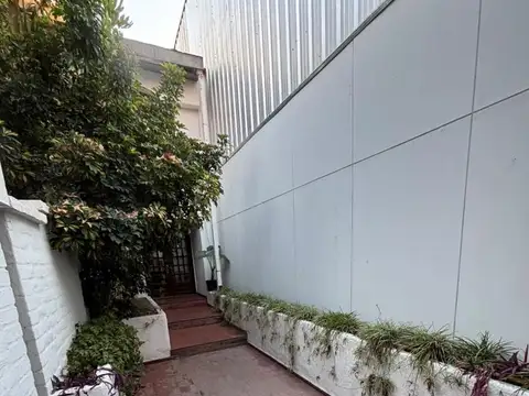 Casa 9 ambientes con 4 baños