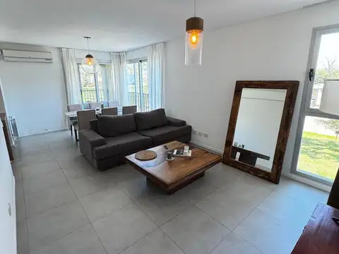 Departamento en Alquiler en Funes, $ 1.600.000