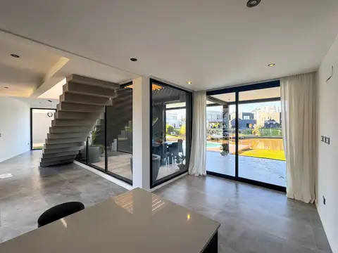 Casa 5 ambientes con 3 baños