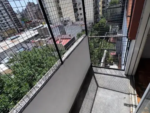 VENTA DOS AMBIENTES CON BALCON EN ALMAGRO LUMINOSO