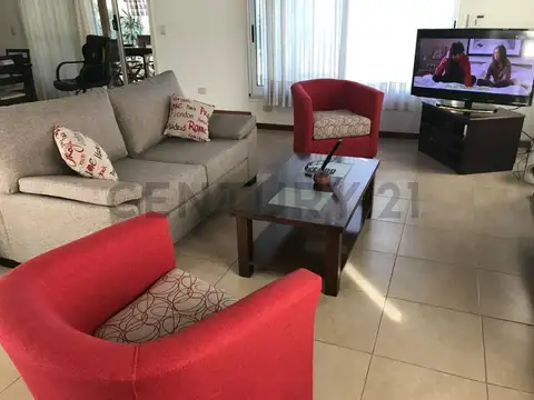 Alborada 100, Piso 0