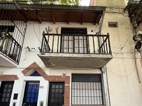 Duplex con balcón, amplio