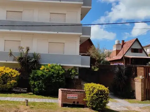 Paseo 145 bis entre Av. 1 y Av 2 100