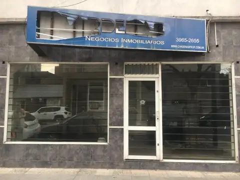 MUY BUEN LOCAL 7,X 12 MTS. CON COCINA - BAÑO - PATIO Y TERRAZA - SIN EXPENSAS