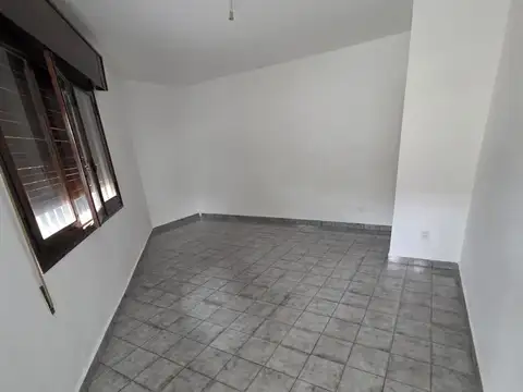 Casa de 3 dormitorios con cochera en ALQUILER