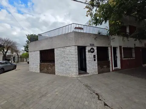 Casa en Alquiler con 1 cochera
