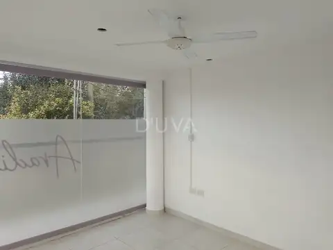 calle 45 esquina 4  Villa Elisa 1200