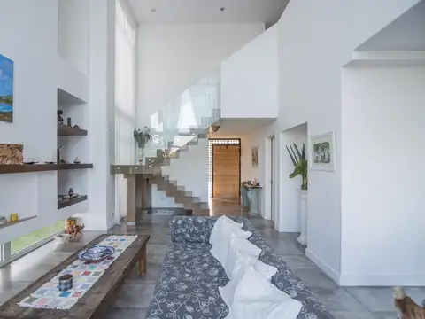 Casa en Alquiler Temporal con 2 cocheras