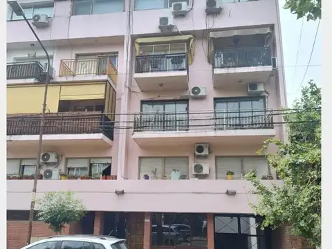 Departamento en venta de 3 ambientes c/cochera en Ramos Mejia