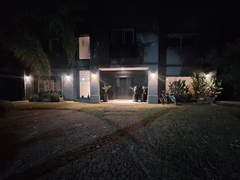 Casa en Alquiler Temporal con 5 cocheras
