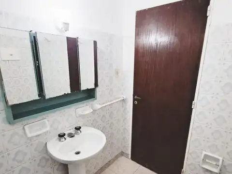 EN VENTA  Casa Interna de 2 Dormitorios, 2 plantas! en PH.
