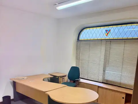 Oficina 7 ambientes con 2 baños