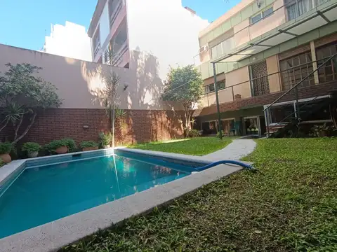 Casa tipo chalet en venta Flores Parque Pileta Quincho Garage 4 dormitorios