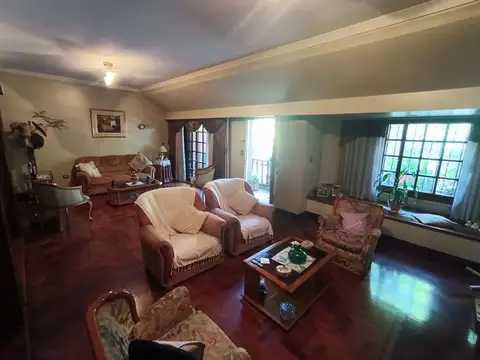Casa en Venta con 3 cocheras