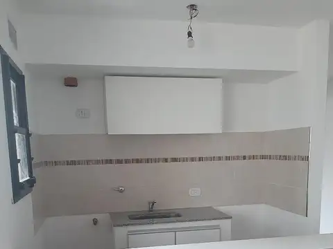 Departamento en Alquiler en Lomas del Mirador, $ 600.000