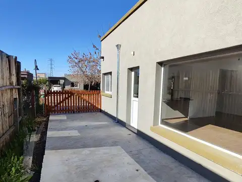 Casa 4 ambientes con 2 baños