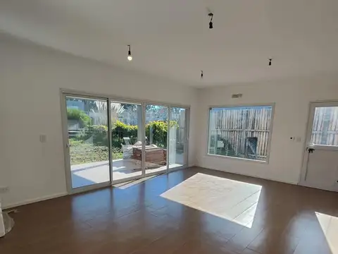 Casa en Venta con 4 cocheras
