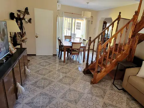 Depto Tipo Casa 4 ambientes con 2 baños