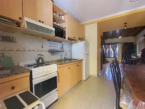 Casa 2 ambientes con 1 baño