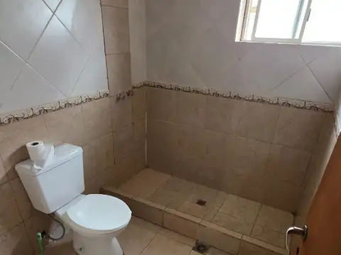 Venta casa de 2 dormitorios y 2 departamentos de 1 dormitori