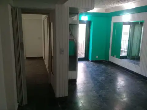 VENTA 2 AMB. AMPLIO. RETIRO!APTO PROF.A RECICLAR!