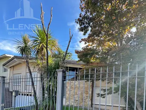 Casa en Venta con 3 cocheras