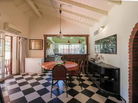 Oportunidad única en Don Torcuato - Lote de 3.816 m² con viviendas y salón habilitado