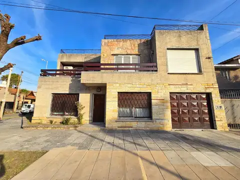 Casa en Venta en Haedo, Barrio Güemes