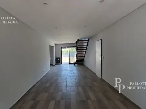 Casa 4 ambientes con 2 baños