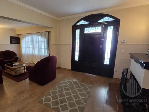 Casa 4 ambientes con 5 baños