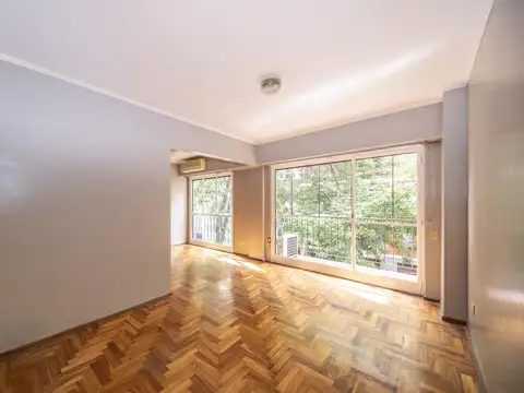 3 Ambientes al frente con balcón -  Living y comedor - Excelente estado