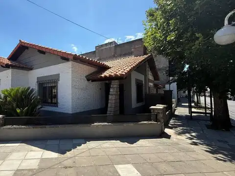 CASA EN VENTA CASTELAR NORTE