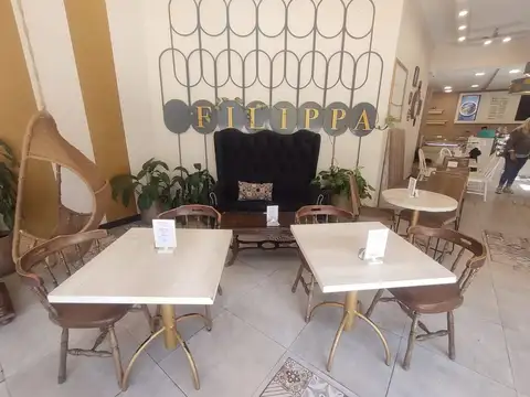 Excelente oportunidad de Heladeria/Café en Villa Del Parque.