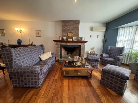 Casa en Venta con 4 cocheras