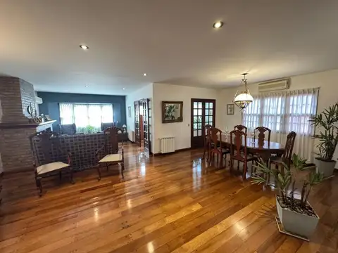 Venta casa Quilmes centro pileta y quincho