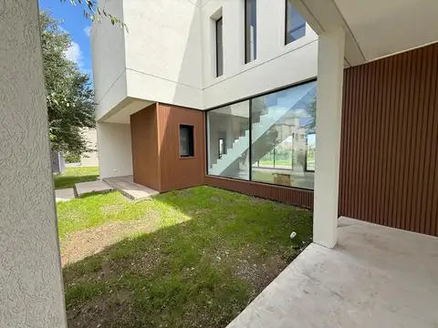 Casa 4 ambientes con 4 baños